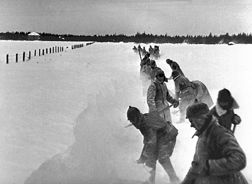 Soviet troops clearing a path in the snow, Finland, 1939-1940
