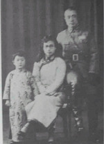 Portrait of Du Yuming, Cao Xiuqing, and child, circa 1930s