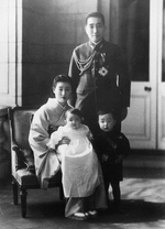 Prince Tsuneyoshi of Takeda with his wife Mitsuko Sanjo and children Prince Tsunetada and Princess Motoko, 11 Oct 1942