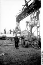 Repairing a Tiger I heavy tank, Russia, Jan-Feb 1944, photo 03 of 16