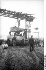 Repairing a Tiger I heavy tank, Russia, Jan-Feb 1944, photo 09 of 16