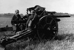 Hungarian troops manning a 105mm 37M howitzer, which was a redesignated German 10.5 cm leFH 18 light field howitzer, circa 1943