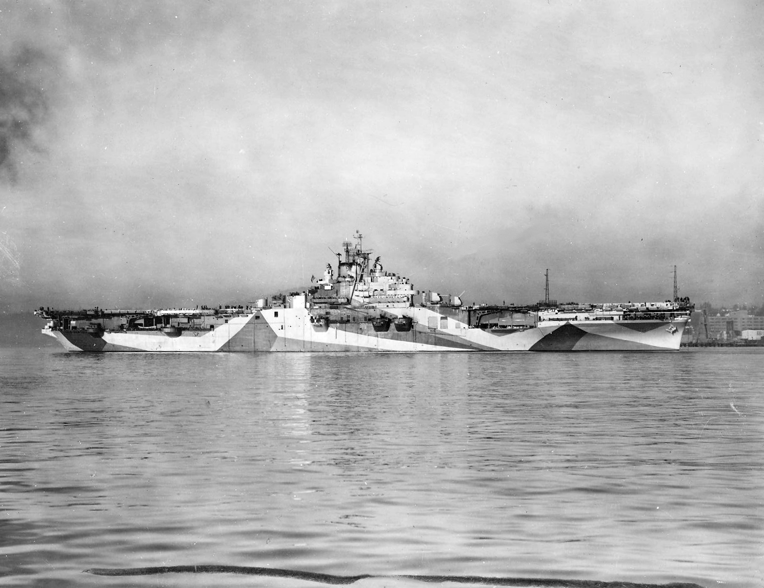 Carrier Yorktown (Essex-class) in camouflage Measure MS-33/10a at Puget Sound, Washington, US, Oct 1944.