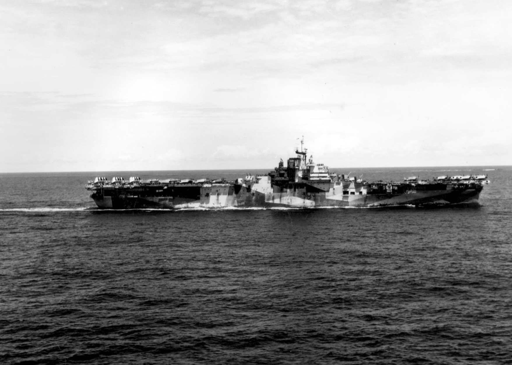 Broadside view of the starboard side of the USS Hornet (Essex-class) under way showing her Dazzle MS33/3a paint scheme, 5 Sep 1944.