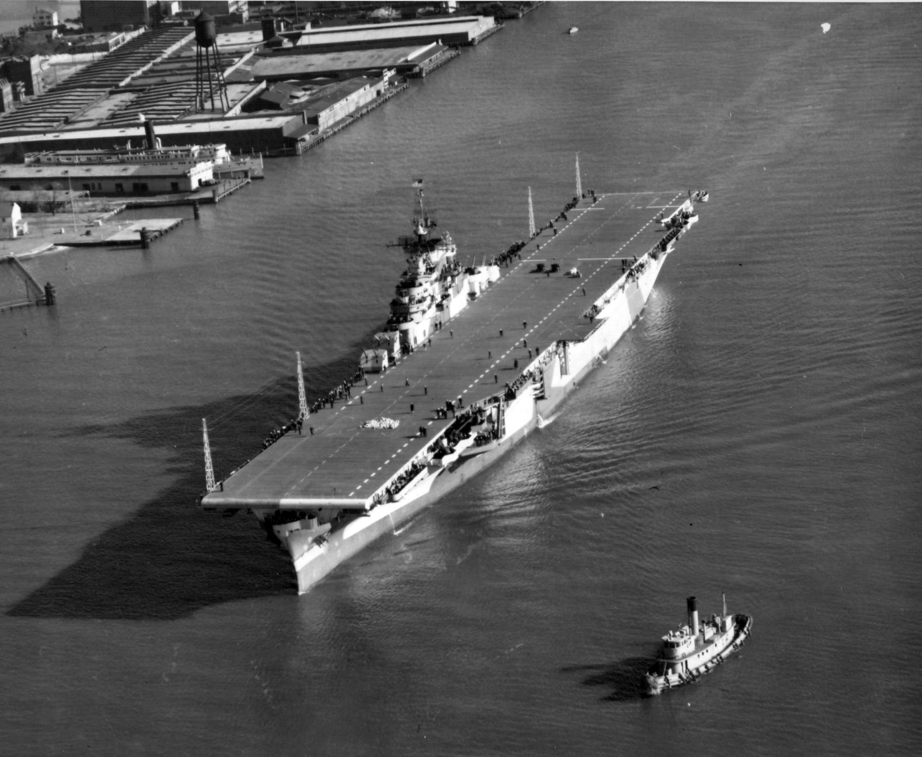 USS Hornet (Essex-class) laying off Norfolk Navy Yard, Portsmouth, Virginia, United States, 19 Dec 1943 shortly after commissioning showing off her MS33/3a paint scheme. Photo 3 of 4.