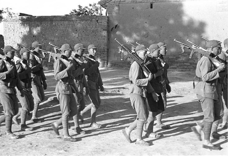 Chinese communist troops training with Thompson M1921 submachine guns, 1930s