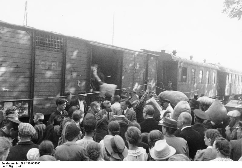 Ethnic Germans leaving Bessarabia, which had recently been transferred from Bessarabia to the Soviet Union, Jun-Jul 1940