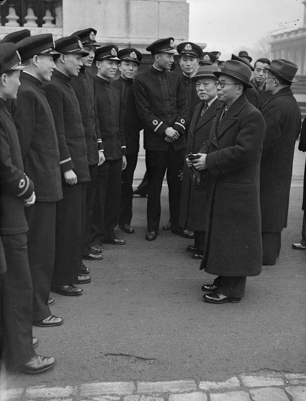 Chinese cadets in a British naval academy with visiting Chinese dignitaries, 1943-1945