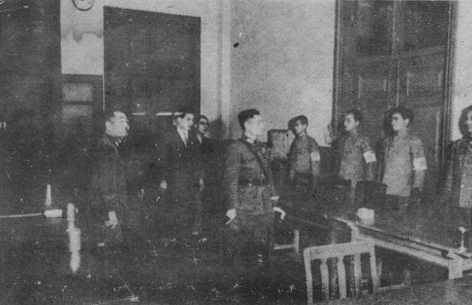 Taiwan Garrison Command Chief of Staff Ke Yuanfen inspecting Japanese internees at the former Taihoku General Government Building, Taipei, Taiwan, Republic of China, 1946, photo 2 of 2