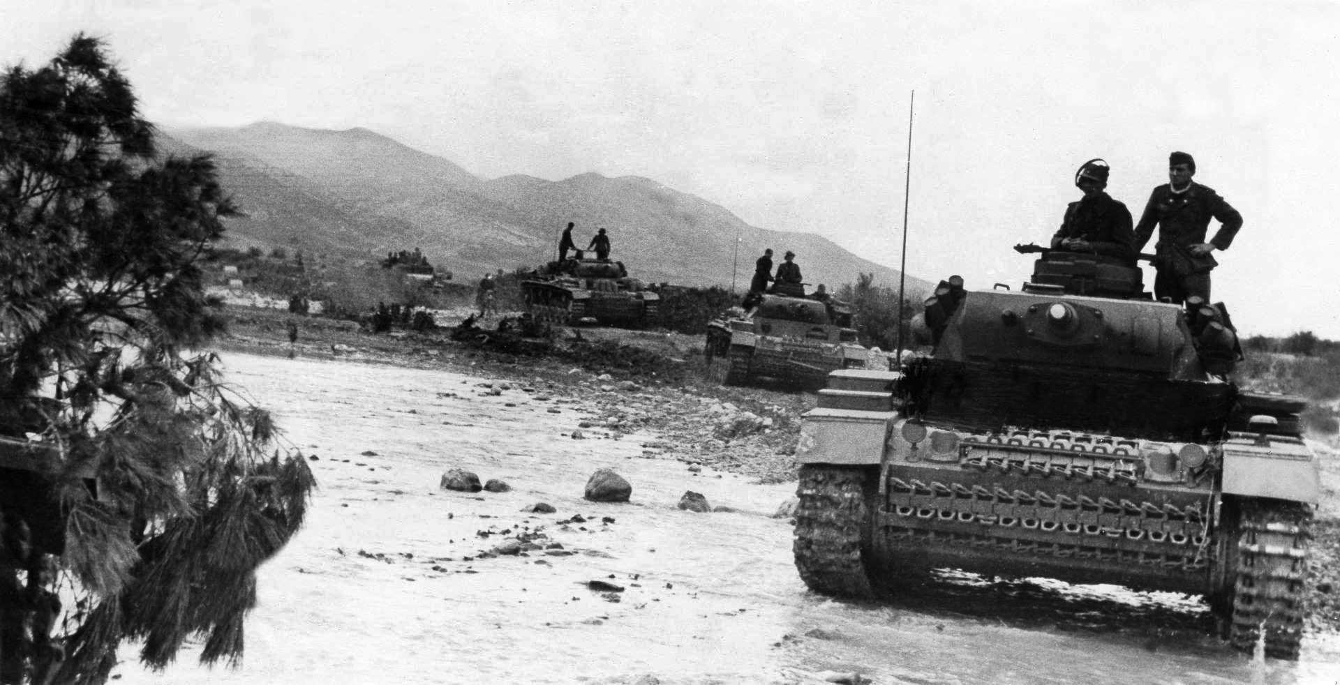 Panzer III medium tanks at Kasserine Pass, Tunisia, Feb 1943.
