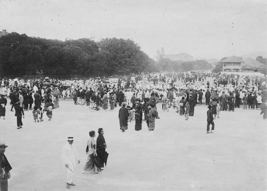 Civilians gathering for Crown Prince Hirohito's visit, plaza before Taihoku General Government Building, Taiwan, 17 Apr 1923