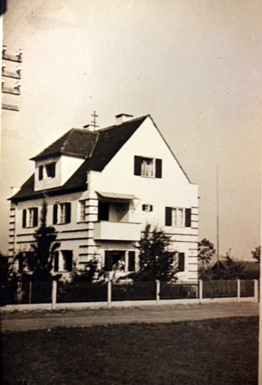 Building, Italy, 1945