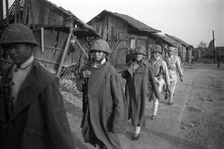 Chinese soldiers parading with recently captured Japanese equpiment, Changde, Hunan Province, China, 25 Dec 1943, photo 2 of 2