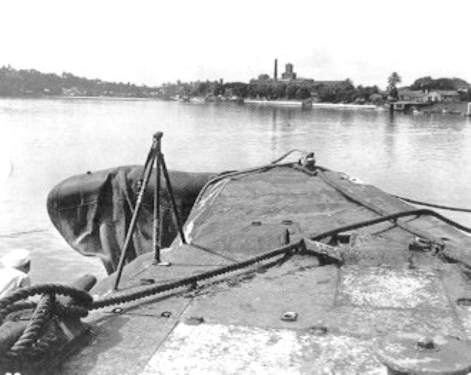USS Growler’s damaged bow after a collision, New Farm Submarine Base, Queensland, Brisbane, Australia, 17 Feb 1943. Note the Colonial Sugar Refinery dead ahead of Growler while her bow points toward Hawthorne across the river.
