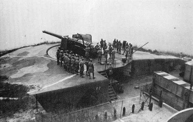 Gun F2 of Moxing Hill Coastal Battery on the west side of Hong Kong Island, circa early 1941