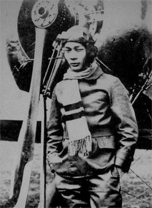 Tam Kim-sui posing with an aircraft, circa late 1920s