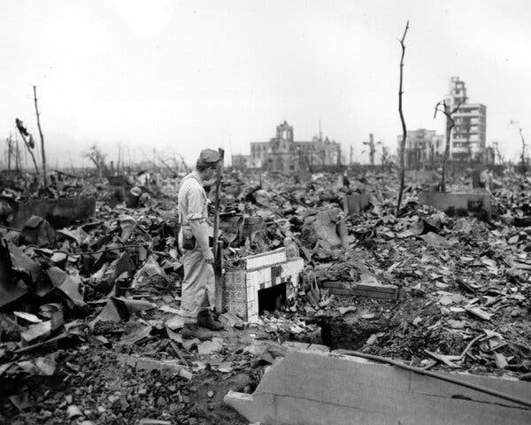 American war correspondent visiting Hiroshima, 7 Sep 1945.