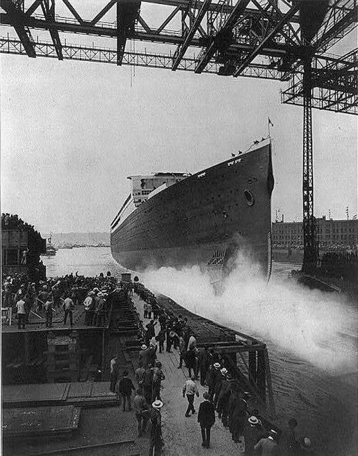 Launching of passenger liner Bismarck, Blohm und Voss shipyard, Hamburg, Germany, 20 Jun 1914, photo 2 of 4