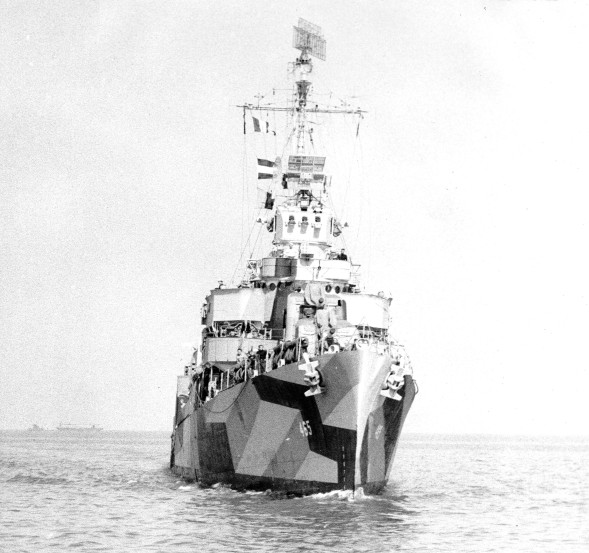 Destroyer USS Saufley after her overhaul in San Francisco, California, 15 Oct 1944. Note her new Measure 31/9D black and gray paint scheme. Photo 3 of 3.