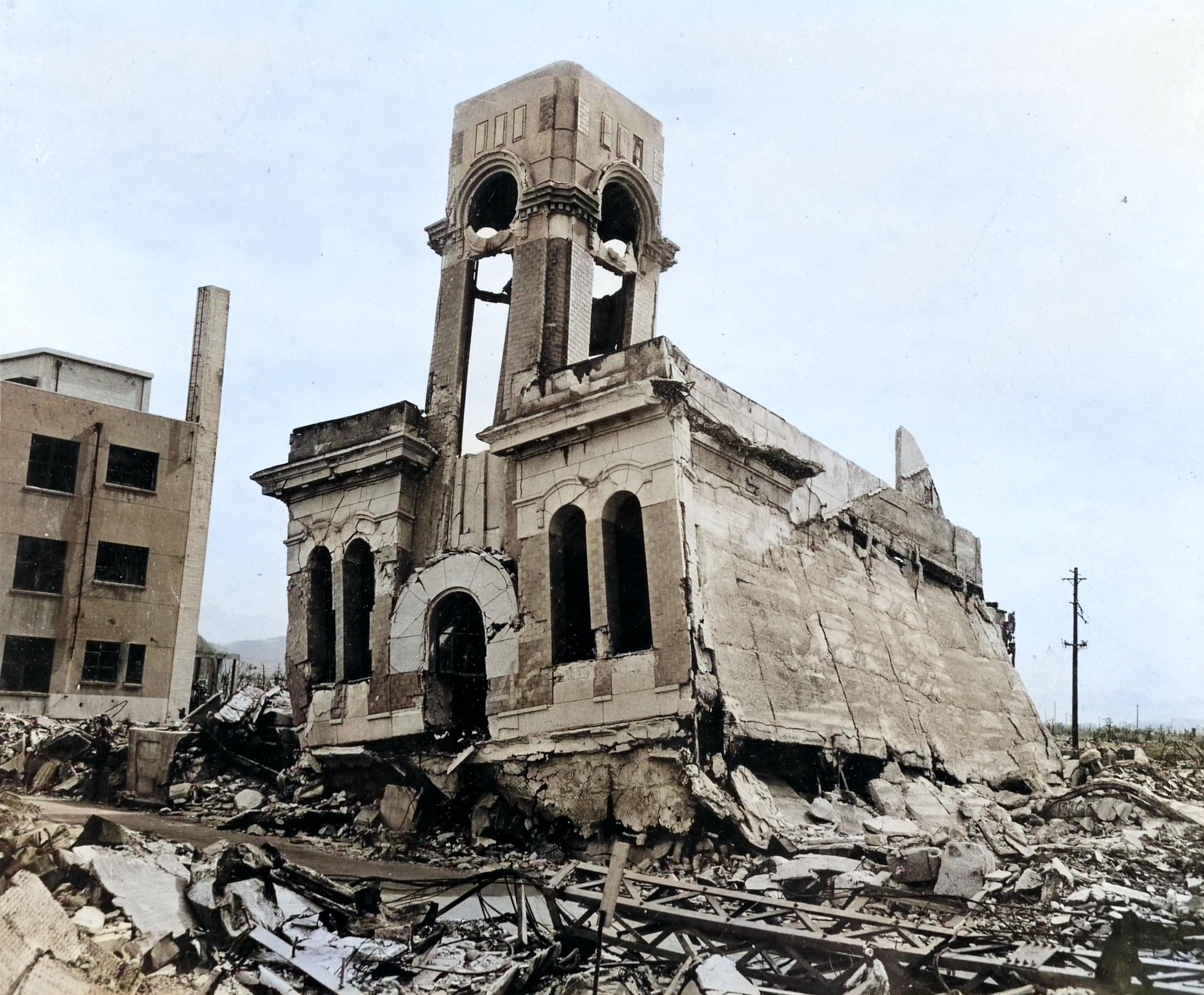 Destroyed building in Hiroshima, Japan, 1945 [Colorized by WW2DB]