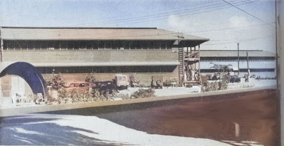 Barracks at Pearl Harbor Separation Center, Oahu, US Territory of Hawaii, date unknown [Colorized by WW2DB]