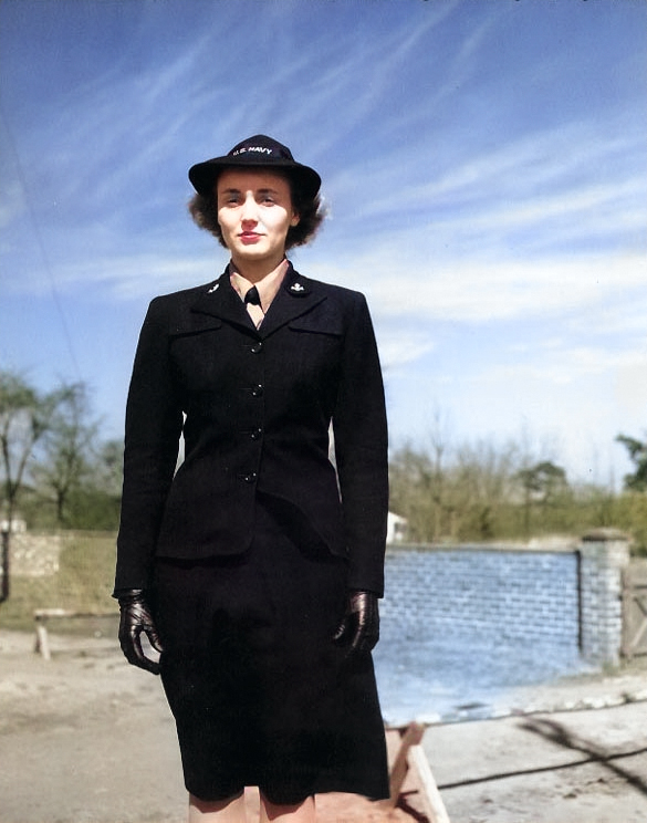 WAVES Seaman Anna Carlson at the Naval Training School, Milledgeville, Georgia, United States, during WW2 [Colorized by WW2DB]