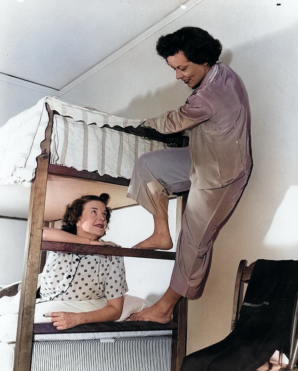 WAVES in double bunks in their barracks, circa 1943 [Colorized by WW2DB]