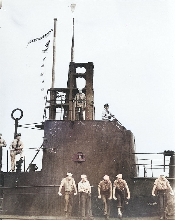 Lieutenant Commander Dudley Morten (at open bridge) and Lieutenant Richard O'Kane (left) aboard USS Wahoo, Pearl Harbor, US Territory of Hawaii, circa 7 Feb 1943 [Colorized by WW2DB]