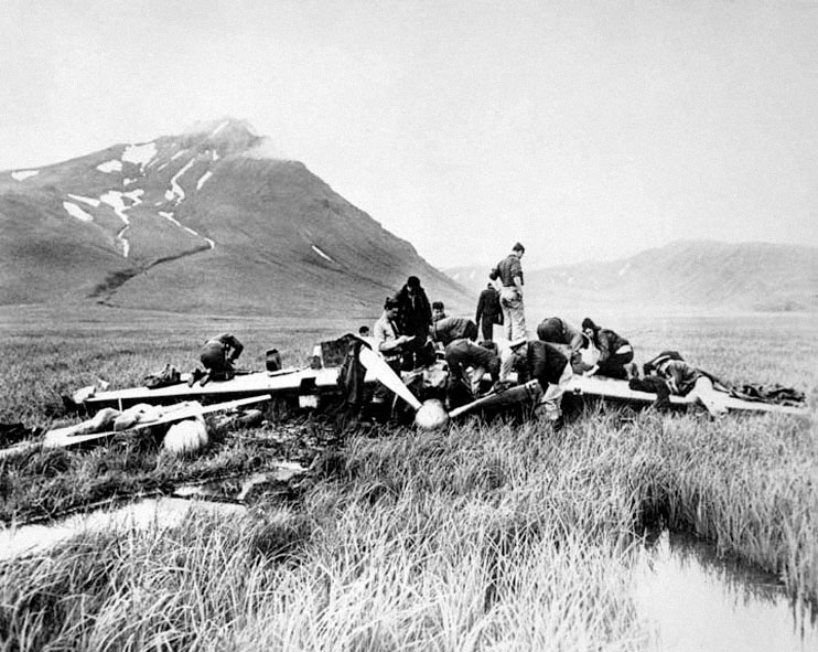 US military personnel inspecting the 'Akutan Zero' wreck, Akutan Island, US Territory of Alaska, 11 Jul 1942, photo 2 of 3