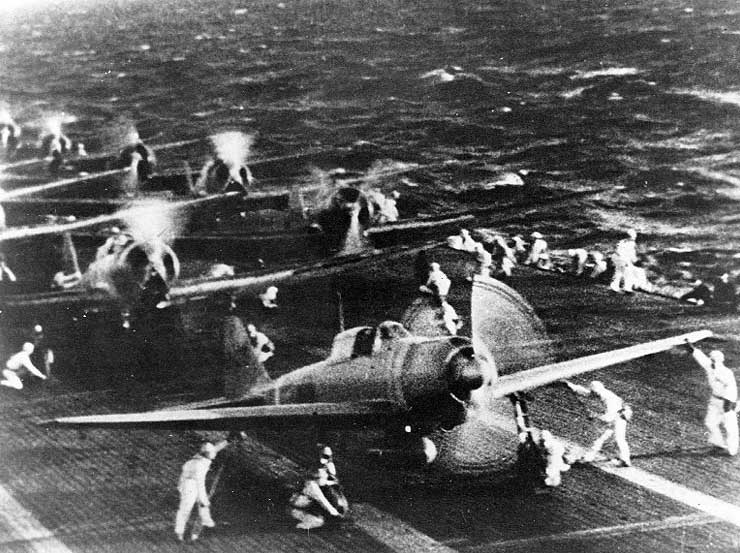 A6m and D3A aircraft prepared to launch from Shokaku to attack Pearl Harbor, US Territory of Hawaii, 7 Dec 1941, photo 1 of 3