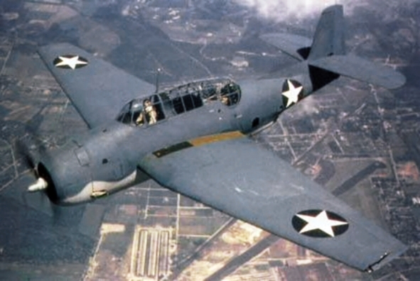 TBF-1 Avenger torpedo bomber in flight, mid-1942