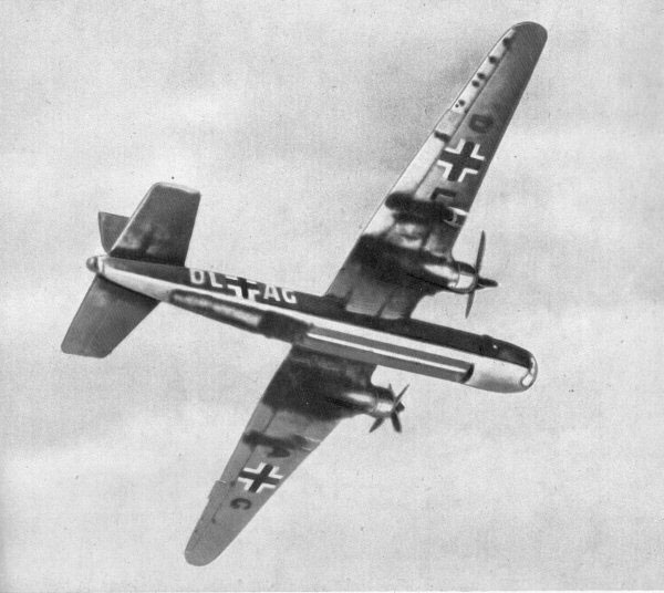He 177 bomber in flight, circa 1942-1945