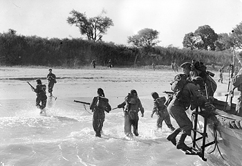Royal Marines landing on Cheduba Island, Burma, 26 Jan 1945