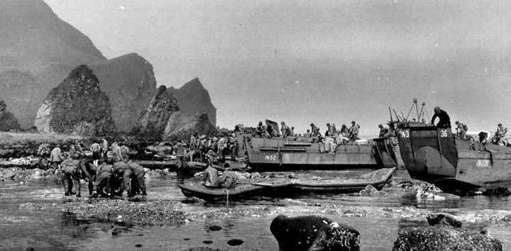 LCVPs disembarking US Marines during an amphibious assault exercise in US Territory of Alaska, 1942-1943
