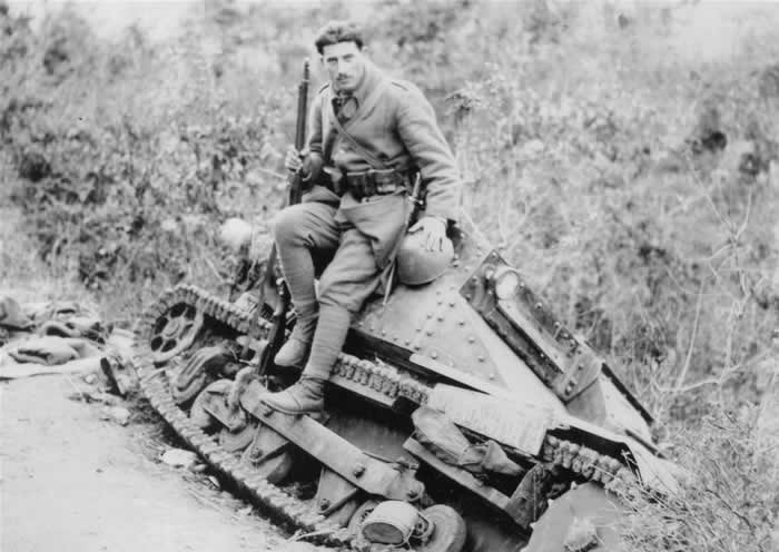 Greek soldier posing with a wrecked Italian L3/33 tankette during the Battle of Elaia-Kalamas, northern Greece, early Nov 1940