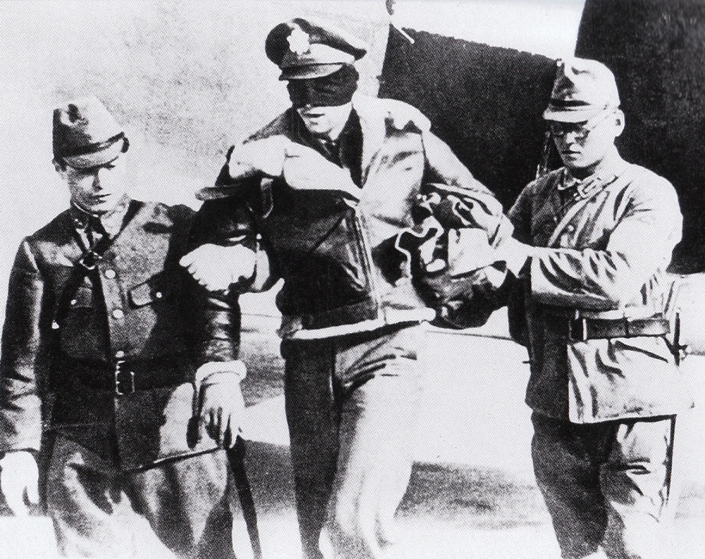 Doolittle raider Robert Hite in Japanese captivity, Japan, Apr 1942