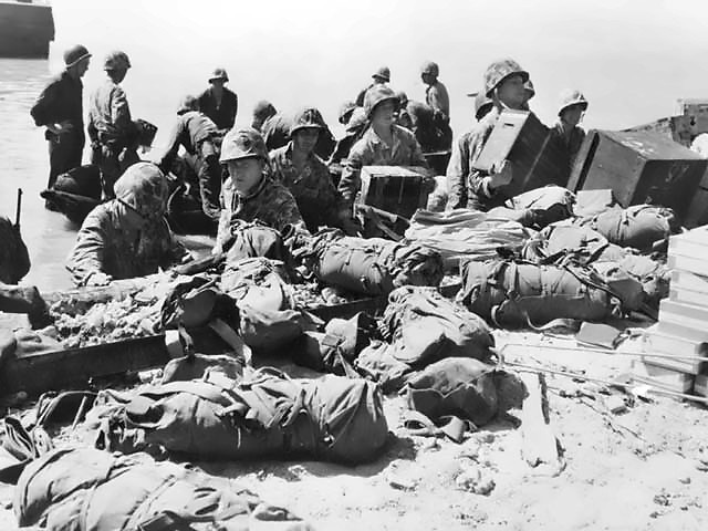 American soldiers and supplies on the beach of Tarawa, Gilbert Islands, Nov 1943