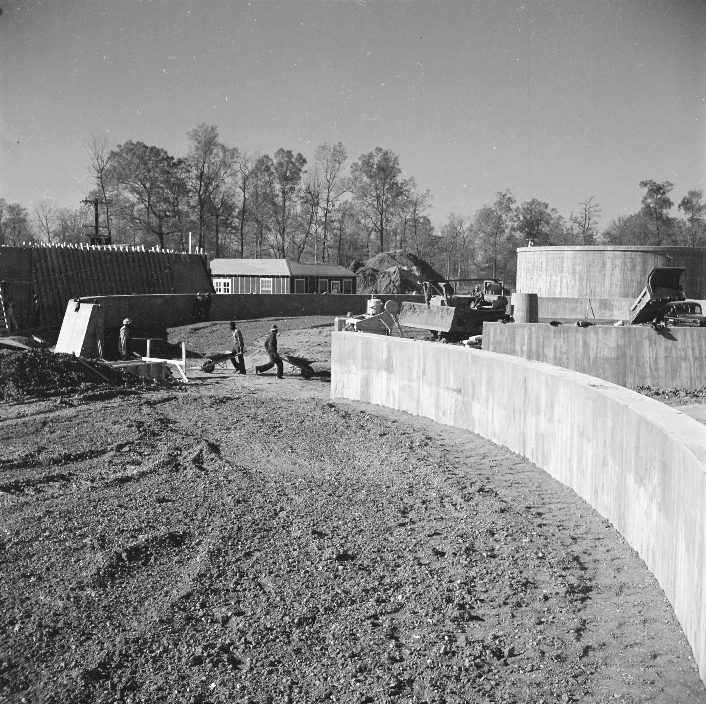 Construction of the sewage disposal plant at Jerome War Relocation Center, Arkansas, United States, 16 Nov 1942
