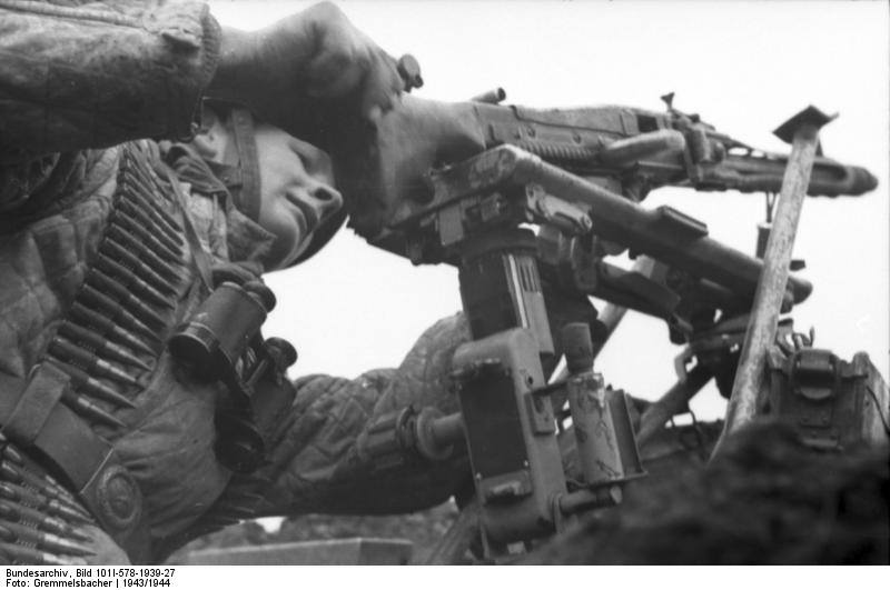 German paratrooper setting up a MG 42 heavy machine gun, Monte Cassino, Italy, 1943-1944