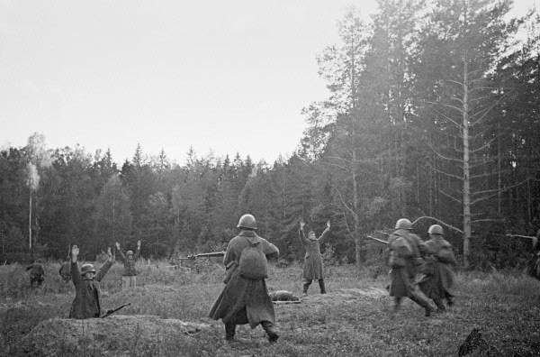 Soviet troops capturing a German forward position at Vitovka near Bryansk, Russia, 30 Sep 1941