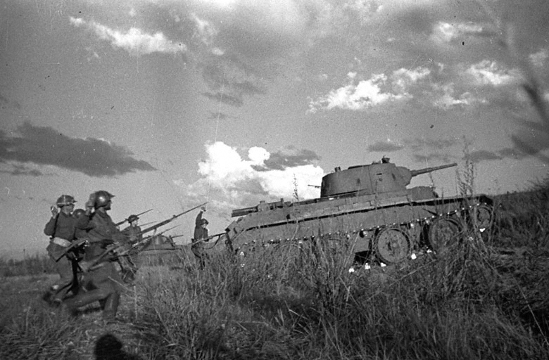 Soviet BT-7 tank and troops near the Khalkhin Gol river, Mongolia Area, China, Aug 1939