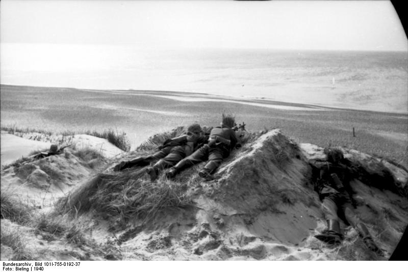 German machine gun crew on a sand dune in eastern Denmark, 1940