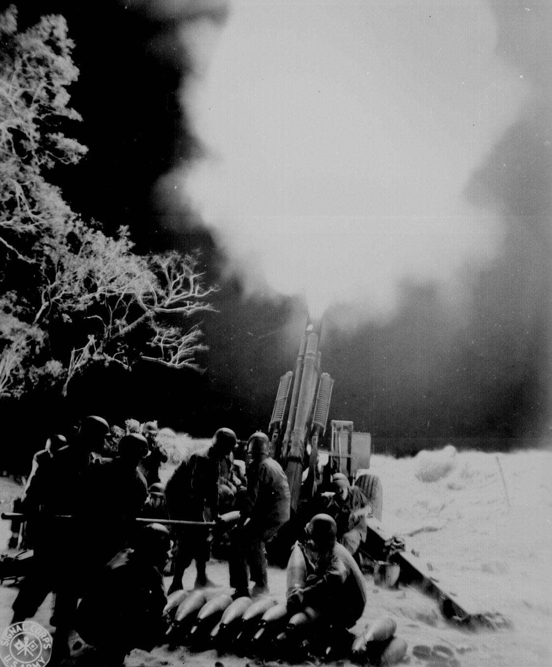 Men of the US 90th Field Artillery fired their gun at a Japanese position, Balete Pass, Luzon, 19 Apr 1945