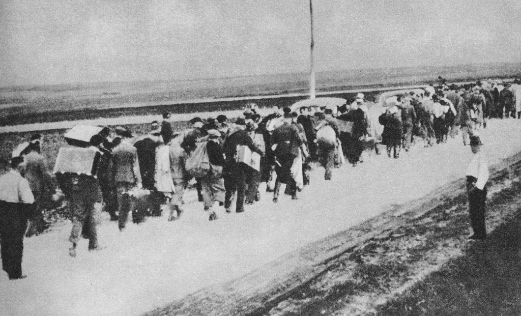 Polish civilians escaping from German troops, Poland, Sep 1939