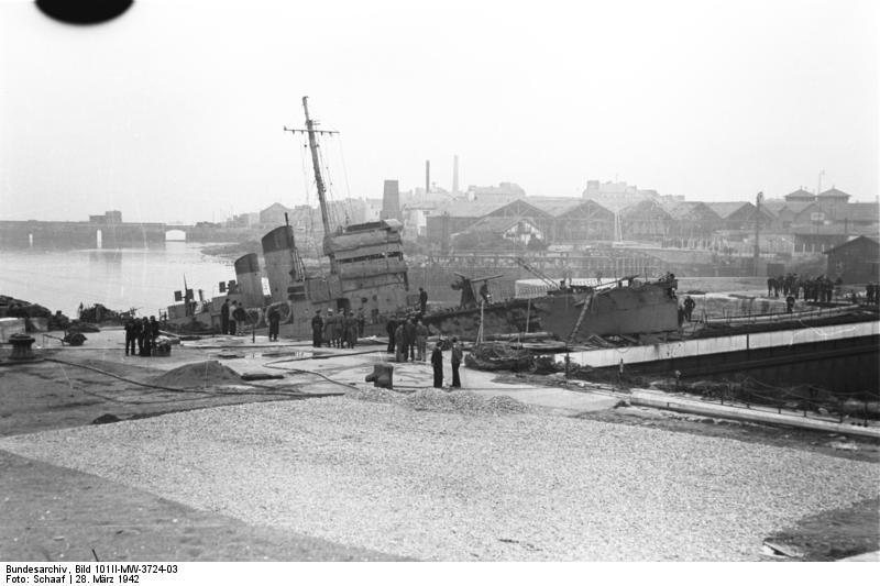 HMS Cambeltown wedged in the dock gates of Saint-Nazaire, France, 28 Mar 1942, photo 10 of 10