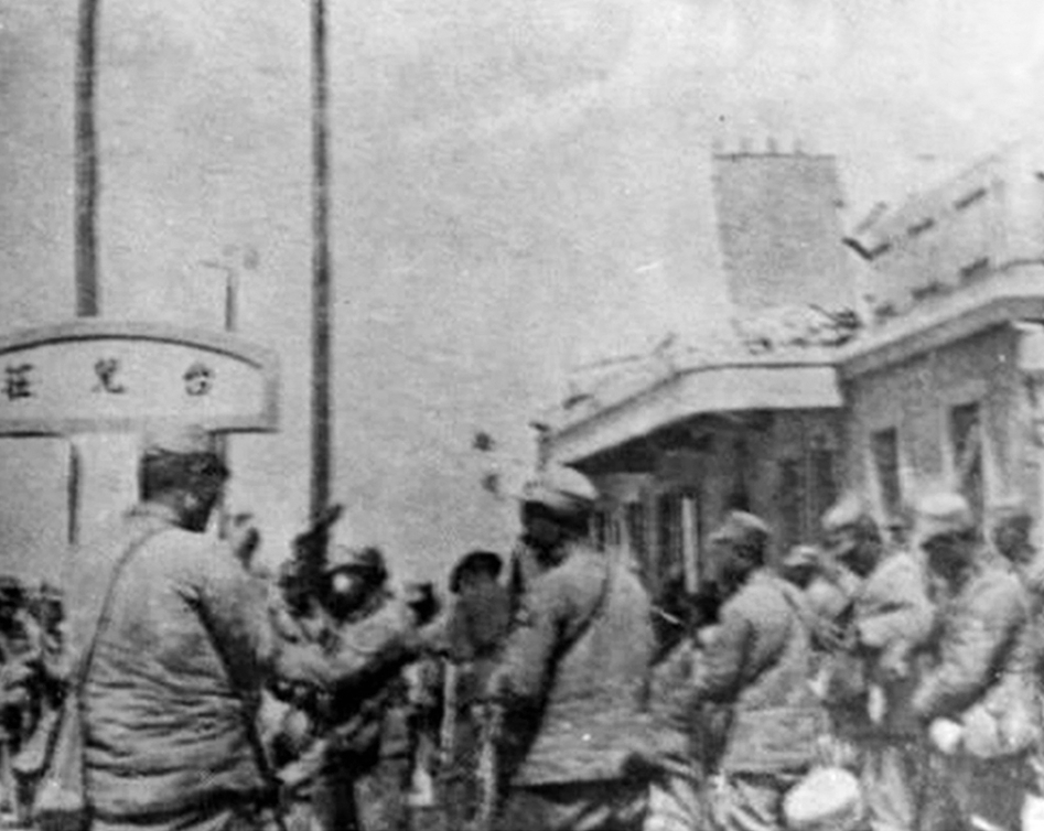 Chinese troops at the Tai'erzhuang train station, Shandong Province, China, Mar 1938