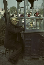Street vendor, Kharkov, Ukraine, Oct-Nov 1941