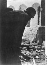 German paratrooper in the ruins of Monte Cassino monastery, Italy, Mar 1944