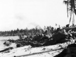 Soldiers of the US 6th Army on the beach of Wakde, northwestern New Guinea, 17 May 1944