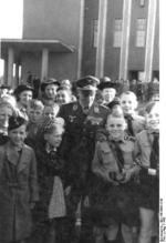 Lieutenant Colonel Oskar Bauer with German children, 1942